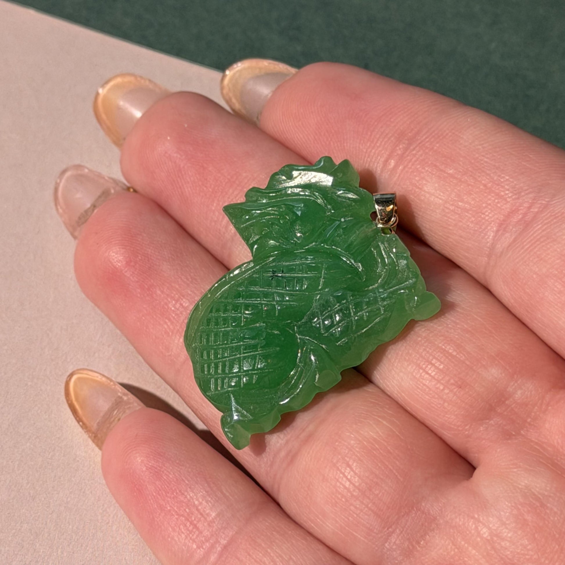 14K Real Gold Green Jade Elegant Artistry 35mm x 26mm 9.3g
