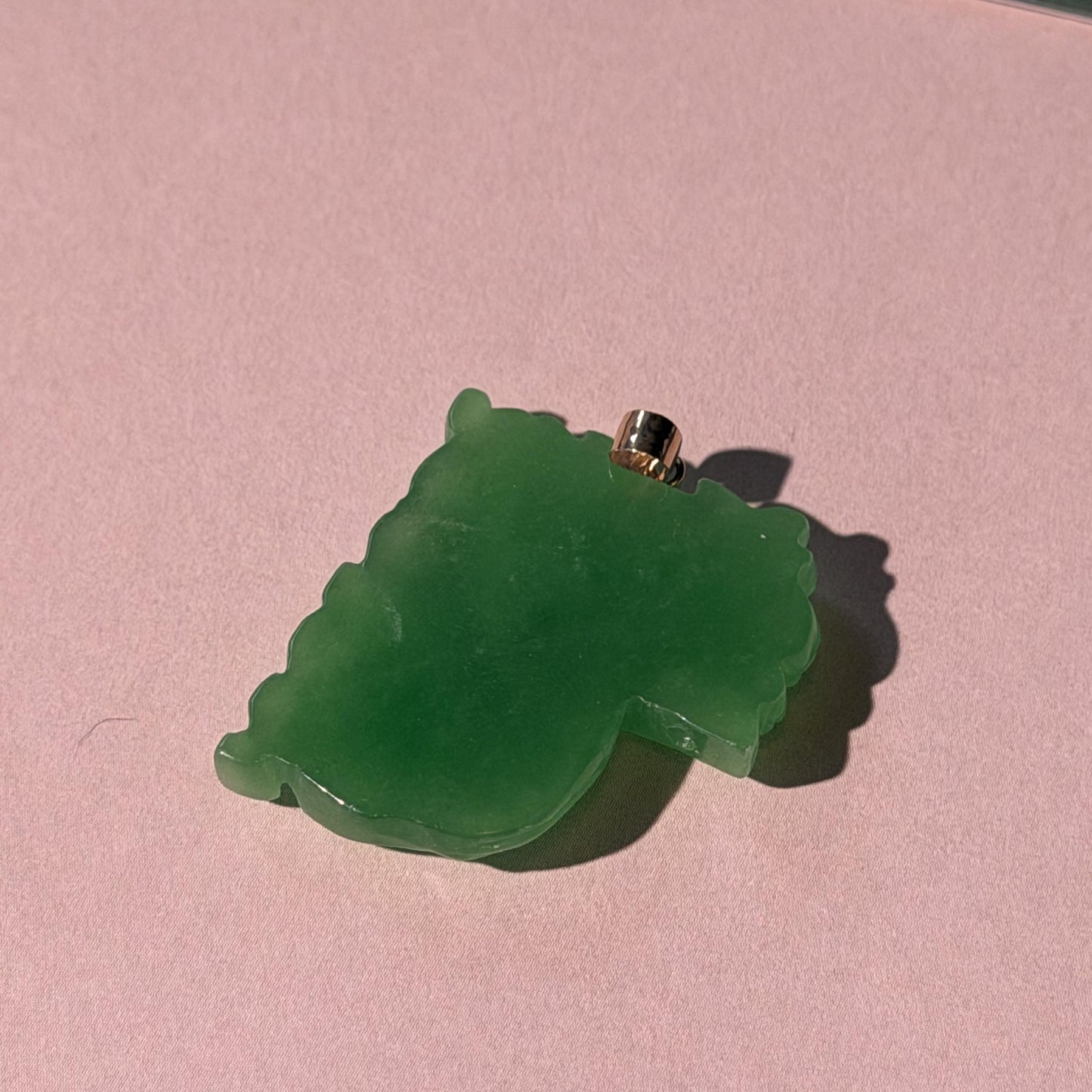 14K Real Gold Green Jade Elegant Artistry 35mm x 26mm 9.3g