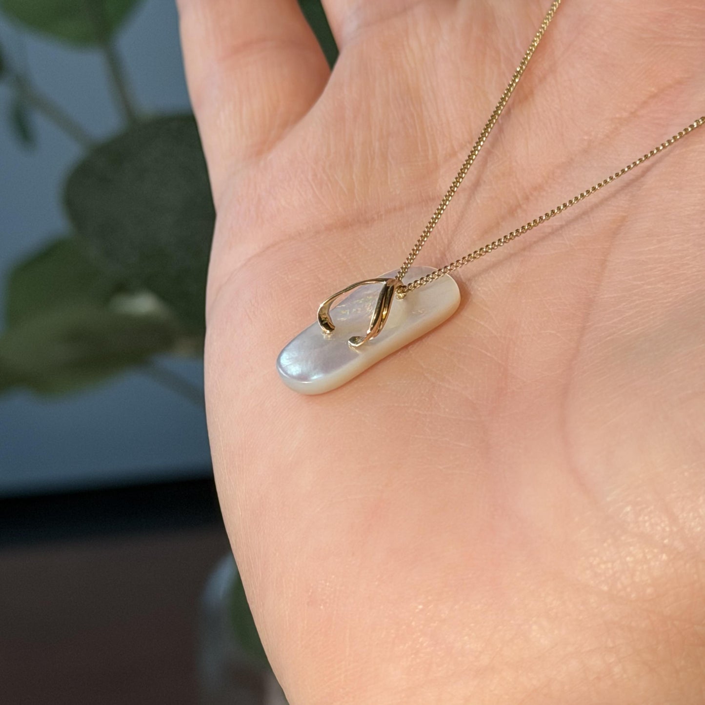 14K Gold Mother of Pearl Sandal shoe Pendant 16.0mm x 8.0mm